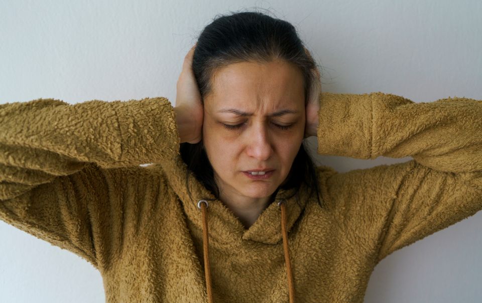 Fluttering and vibration in ear causes and how to stop it